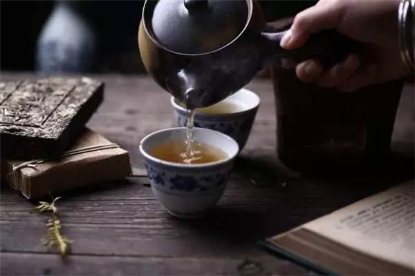 走入茶中，泡出自我
