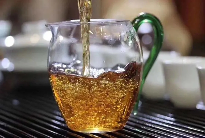 連“喉韻”和“鎖喉”都搞不清楚，就不要說懂普洱茶！