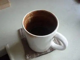 茶垢清潔有妙招，一分鐘讓茶杯光亮如新！