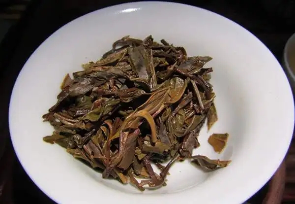 為什么普洱茶的葉底會出現(xiàn)紅梗？