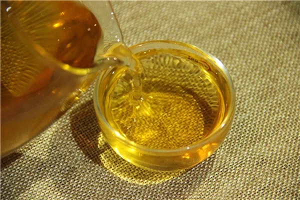 還在用自來水泡茶？難怪你泡的茶滋味不行~